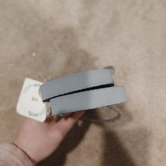 Old Navy size 8 NWOT Grey Gray Flip Flops Sparkle Summertime Cute Wedding - Picture 4 of 5